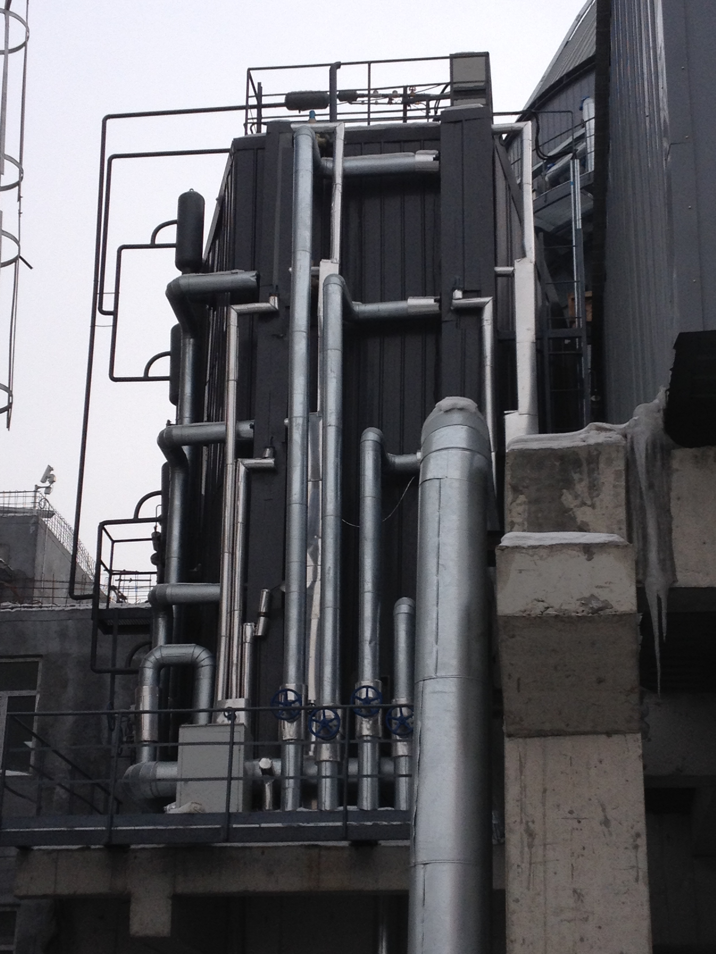 低溫省煤器安裝現場 低溫省煤器安裝現場