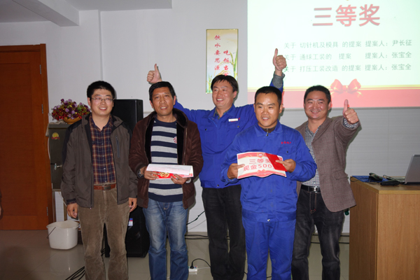 技術副總王昭良、總經理助理楊軍為三等獎頒獎