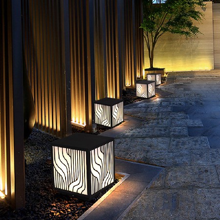 LED草坪燈現(xiàn)代中式簡(jiǎn)約條紋方形柱頭燈小區(qū)商業(yè)街防水廠家批發(fā)