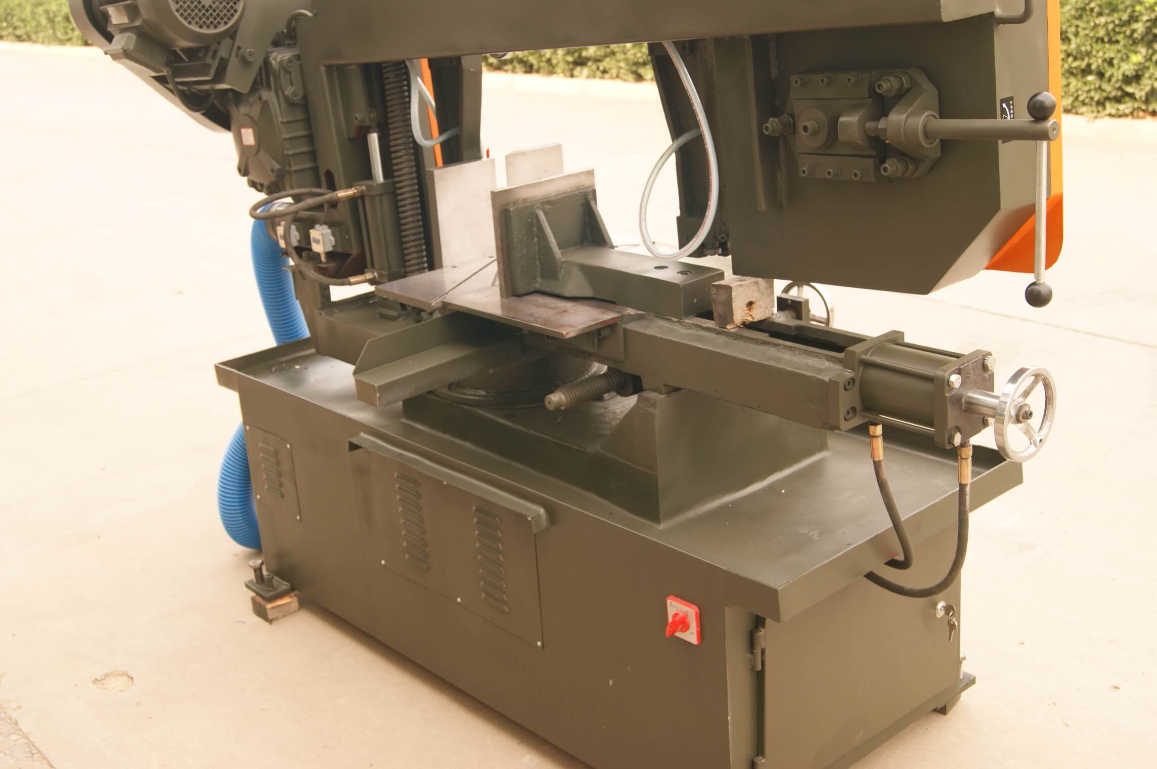 角度帶鋸床G-330