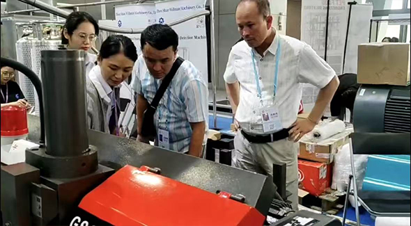 金鋒帶鋸床亮相廣交會